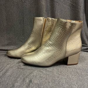 Brand New ComfortView Gold Booties 9M